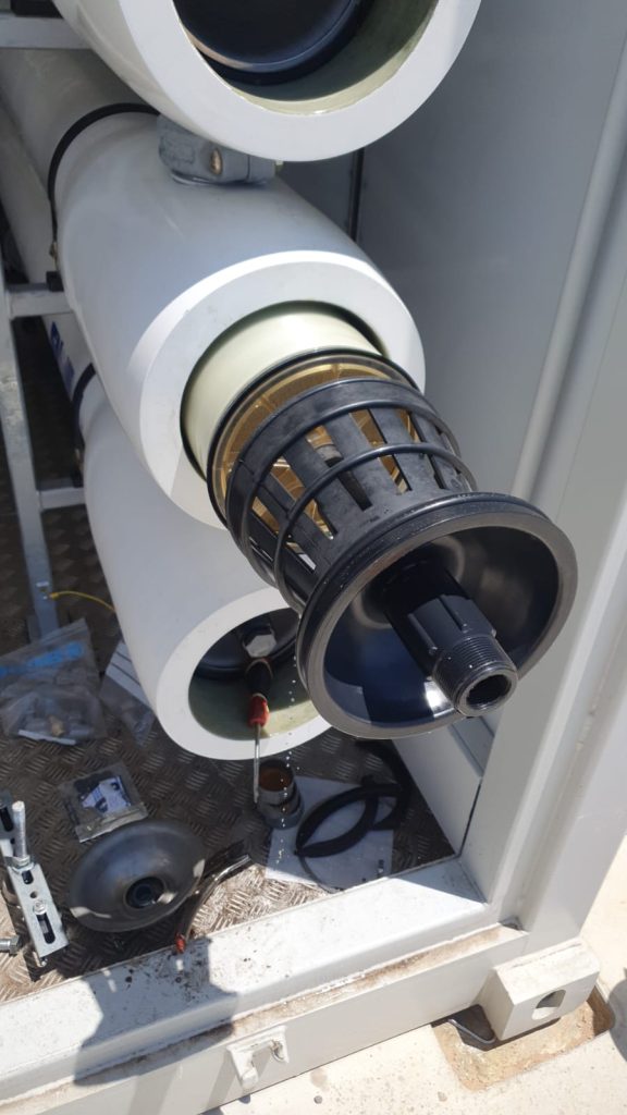 SWRO 8040 pressure vessel with 5 elements installing, 1200 psi . 82 bars